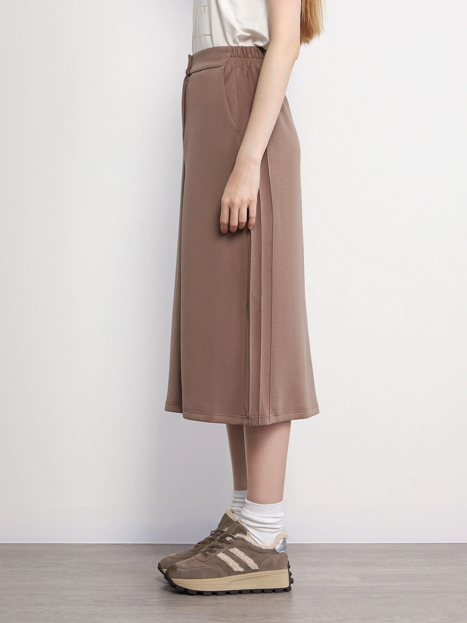 Юбка бежевого цвета с эластичным поясом